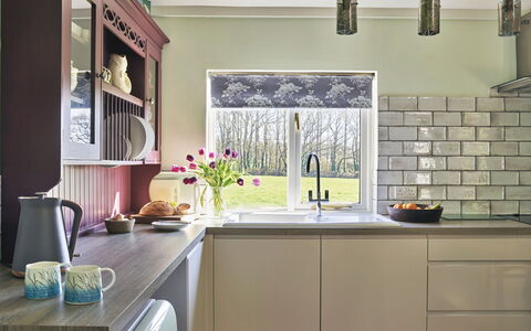 Snuggery: Køkken, Indretning, Countertop, Møbel, Køkken Apparat, Cabinetry, Hjem, Lysarmatur, Belysning, Værelse