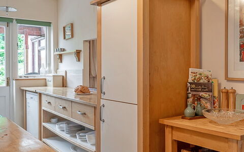 Heselwood: Møbel, Cabinetry, Køkken, Countertop, Træ, Køkken Apparat, Gulvbelægning, Indretning, Hylde, Skab