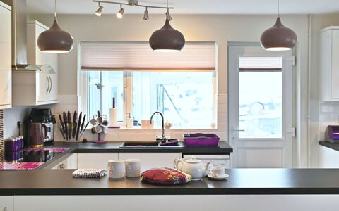 Forget Me Not: Køkken, Møbel, Indretning, Countertop, Lysarmatur, Loft, Køkken Apparat, Cabinetry, Belysning, Hjem