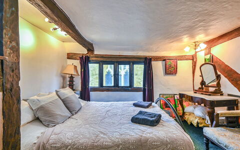 Old Town Cottage, Hastings: Træ, Møbel, Hjem, Hus, Sommerhus, Soveværelse, Hårdttræ, Sengetøj, Bed Frame, Seng