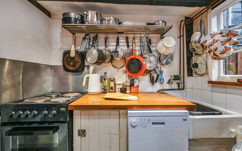Old Town Cottage, Hastings: Køkken, Køkken Apparat, Større Bandage, Countertop, Komfur, Gaskomfur, Indretning, Komfur, Husholdningsapparat, Værelse