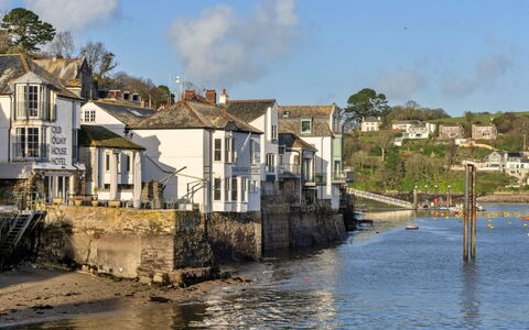 Fowey 602: Vand, Bygning, Hus, Vandvej, Hjem, Coastal Og Oceaniske Landskabsformer, Kyst, Kanal, Kyst, Landsby