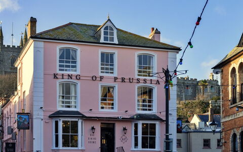 Fowey 602: Bygning, Vindue, Facade, Stad, Dør, Blandet Brug, Skydevindue, Familie Bil, Bybil