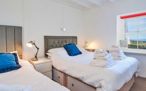 Arfron: Seng, Soveværelse, Møbel, Sengetøj, Sengetøj, Indretning, Etage, Loft, Bed Frame, Gulvbelægning
