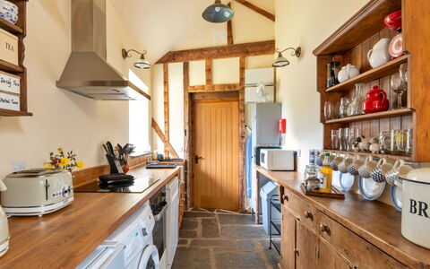 Drovers Retreat: Træ, Gulvbelægning, Indretning, Møbel, Køkken, Bejdse, Hårdttræ, Loft, Cabinetry, Countertop