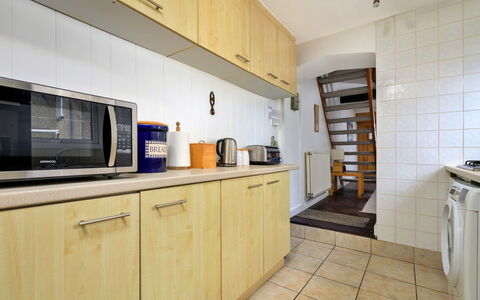 Awel Y Mor: Gulvbelægning, Køkken, Etage, Større Bandage, Indretning, Køkken Apparat, Countertop, Værelse, Loft, Møbel