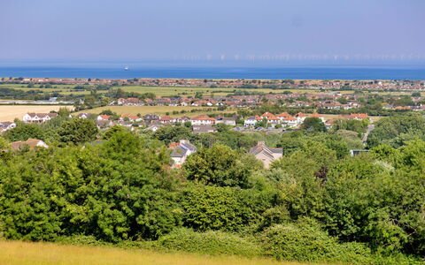 Yr Ardd Bellaf: Himmel, Blå, Daytime, Natur, Horisont, Græs-, Almindeligt, Land Lot, Mark, Eng