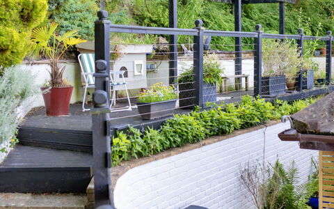 Yr Ardd Bellaf: Busk, Blomsterkrukke, Have, Jern, Stueplante, Metal, Altan, Landscaping, Hegn