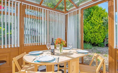 Morwen: Træ, Indretning, Møbel, Veranda, Eco Hotel, Bejdse, Glas, Hårdttræ, Skygge, Loft