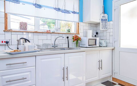 Morwen: Køkken, Indretning, Countertop, Cabinetry, Gulvbelægning, Køkken Apparat, Møbel, Større Bandage, Belysning, Etage