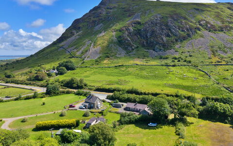 Penlon Cottage: Bjergrige Landskabsformer, Græs, Grøn, Bjerg, Bakke, Naturlige Landskab, Highland, Landskab, Græs-, Landdistrikt