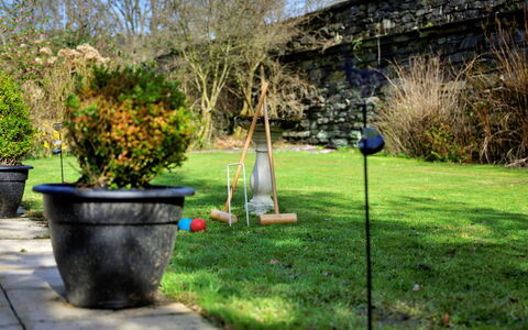 Dyffryn: Grøn, Busk, Have, Blomsterkrukke, Lawn, Backyard, Landscaping, Gård, Stueplante