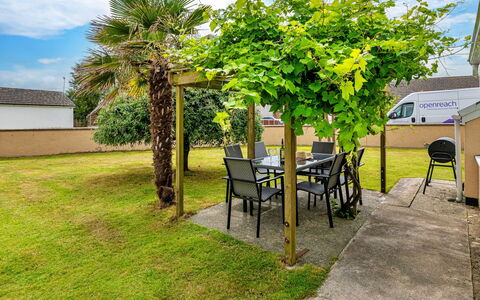 Nant Y Mynydd: Blad, Skygge, Have, Lawn, Gård, Backyard, Landscaping, Eco Hotel, Stueplante, Gårdsplads