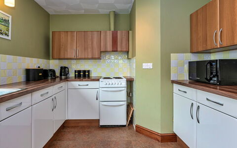 Nant Y Mynydd: Køkken Apparat, Større Bandage, Gulvbelægning, Køkken, Indretning, Countertop, Cabinetry, Træ, Etage, Loft