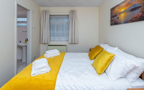 Nant Y Mynydd: Lejlighed, Sengetøj, Soveværelse, Sengetøj, Seng, Hotel, Bed Frame, Pude