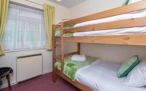Nant Y Mynydd: Seng, Soveværelse, Indretning, Træ, Gulvbelægning, Møbel, Sengetøj, Sengetøj, Etage, Bed Frame