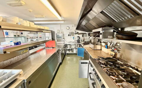 Jabajak Vineyard: Countertop, Køkken, Køkken Apparat, Indretning, Belysning, Loft, Større Bandage, Møbel, Husholdningsapparat, Cabinetry