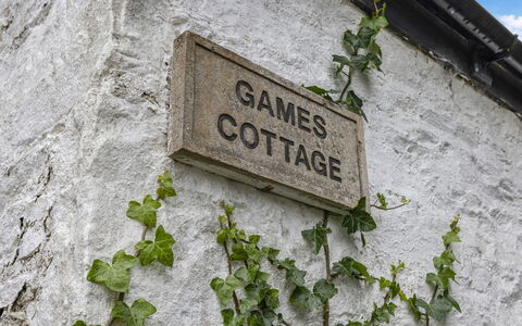 Garden Cottage at Ormidale House: Bordservice, Serveware, Kop, Kaffekop, Drinkware, Teapot, Mad, Tallerkner, Te Kop, Porcelæn