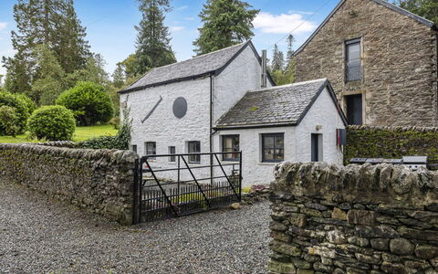 Garden Cottage at Ormidale House: Bordservice, Serveware, Kop, Kaffekop, Drinkware, Teapot, Mad, Tallerkner, Te Kop, Porcelæn