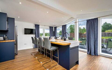 Silverwood Executive Chalet: Bordservice, Serveware, Kop, Kaffekop, Drinkware, Teapot, Mad, Tallerkner, Te Kop, Porcelæn