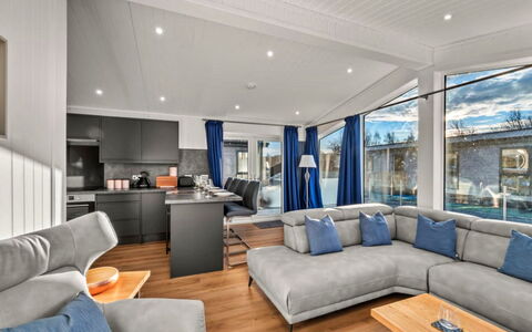 Silverwood Deluxe Chalet: Bordservice, Serveware, Kop, Kaffekop, Drinkware, Teapot, Mad, Tallerkner, Te Kop, Porcelæn