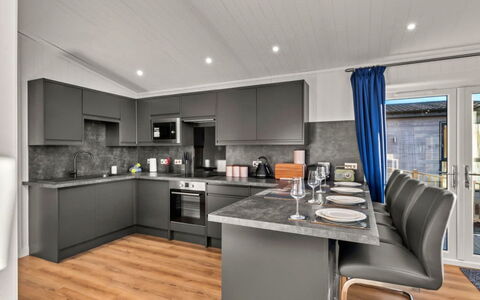 Silverwood Deluxe Chalet: Bordservice, Serveware, Kop, Kaffekop, Drinkware, Teapot, Mad, Tallerkner, Te Kop, Porcelæn