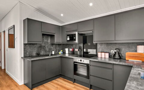 Silverwood Deluxe Chalet: Bordservice, Serveware, Kop, Kaffekop, Drinkware, Teapot, Mad, Tallerkner, Te Kop, Porcelæn