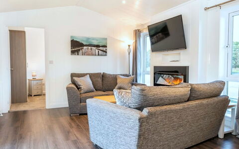 Silverwood Hideaway Lodge: Bordservice, Serveware, Kop, Kaffekop, Drinkware, Teapot, Mad, Tallerkner, Te Kop, Porcelæn