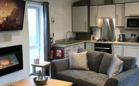 Silverwood Hideaway Lodge: Bordservice, Serveware, Kop, Kaffekop, Drinkware, Teapot, Mad, Tallerkner, Te Kop, Porcelæn