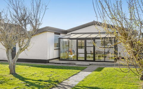 Soleil - 1.5Km from the Sea: Arkitektur, Facade, Tag, Dør, Hjem, Land Lot, Estate, Have, Skygge, Stuehus