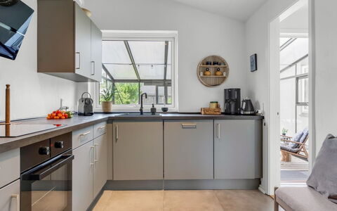 Soleil - 1.5Km from the Sea: Køkken, Countertop, Indretning, Køkken Apparat, Cabinetry, Møbel, Gulvbelægning, Større Bandage, Husholdningsapparat, Loft
