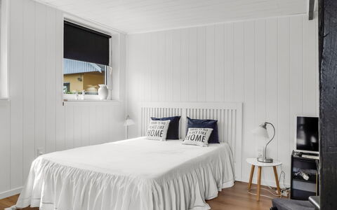 Soleil - 1.5Km from the Sea: Indretning, Gulvbelægning, Etage, Loft, Soveværelse, Møbel, Sengetøj, Seng, Sengetøj, Værelse