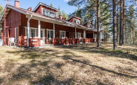 Koli Country Club B 5: Sommerhus, Hjem, Estate, Sidespor, Stuehus, Woodland, Skydevindue, Gård, Lærk, Skygge