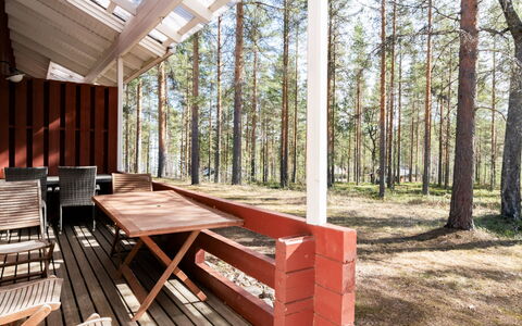 Koli Country Club B 5: Træ, Skygge, Hårdttræ, Bejdse, Planke, Garden Bygninger, Veranda, Bjælkehytte, Tømmer, Dagslys