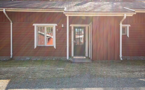 Koli Country Club B 6: Træ, Hjem, Sidespor, Hus, Tag, Sommerhus, Dør, Bejdse, Hårdttræ, Skydevindue