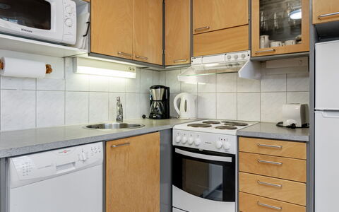 Koli Country Club D 13: Køkken Apparat, Køkken, Countertop, Større Bandage, Cabinetry, Håndvask, Møbel, Indretning, Køkkenvask, Gulvbelægning