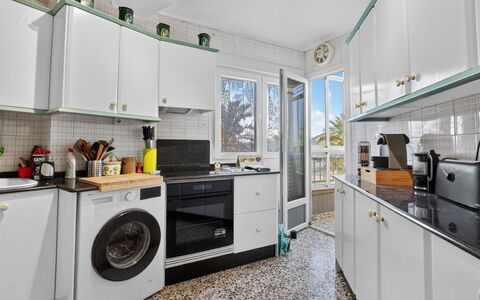 Goya - Mar de Cristal: Køkken Apparat, Køkken, Større Bandage, Gulvbelægning, Indretning, Husholdningsapparat, Countertop, Etage, Cabinetry, Loft