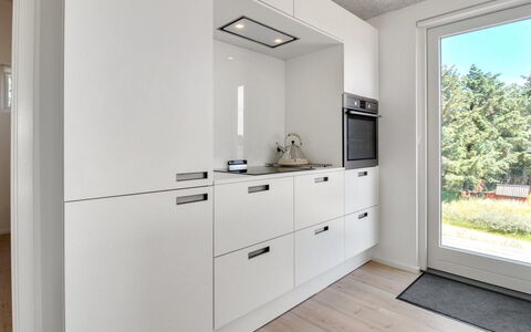 Fromer - 800M from the Sea: Køkken, Countertop, Gulvbelægning, Cabinetry, Indretning, Køkken Apparat, Træ, Etage, Loft, Større Bandage