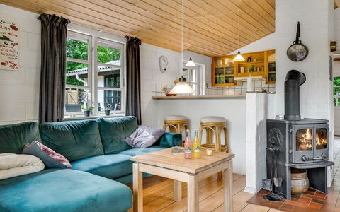 Söffren - 450M to the Fjord: Træ, Møbel, Gulvbelægning, Indretning, Etage, Hjem, Værelse, Stue, Loft, Couch