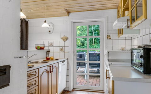 Söffren - 450M to the Fjord: Gulvbelægning, Køkken, Træ, Indretning, Countertop, Etage, Cabinetry, Loft, Køkken Apparat, Møbel