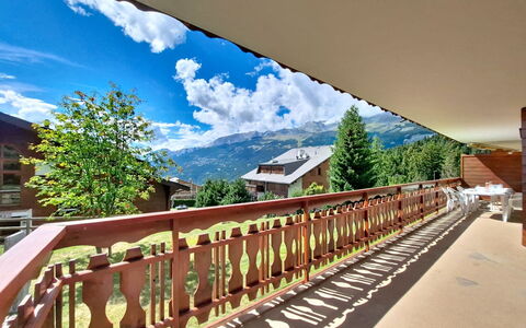 Résidence Mila N°2: Bjergrige Landskabsformer, Bjerg, Bakke, Bjergkæde, Hill Station, Dal, Altan, Alps, Kam, Veranda