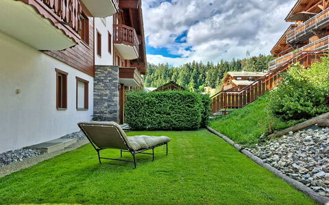 Résidence Mila N°2: Hjem, Have, Lawn, Estate, Landscaping, Gård, Eco Hotel, Lærk, Villa