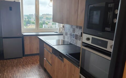 Elizabeth: Køkken Apparat, Større Bandage, Gulvbelægning, Træ, Køkken, Countertop, Indretning, Cabinetry, Etage, Møbel