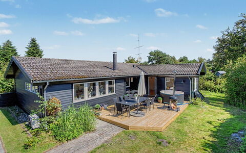 Leve - 300M from the Sea: Hus, Tag, Sommerhus, Hjem, Bunddække, Estate, Stuehus, Gård, Have, Sidespor