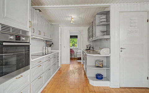 Leve - 300M from the Sea: Gulvbelægning, Etage, Hjem, Indretning, Køkken, Loft, Cabinetry, Større Bandage, Trægulve, Køkken Apparat
