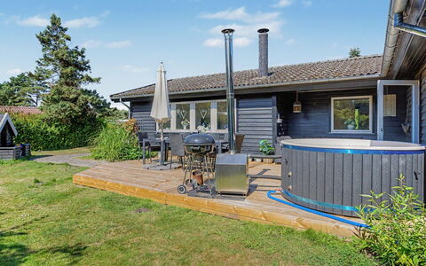 Leve - 300M from the Sea: Træ, Tag, Hus, Hjem, Sommerhus, Kompositmateriale, Udendørs Møbler, Skygge, Have, Dæk