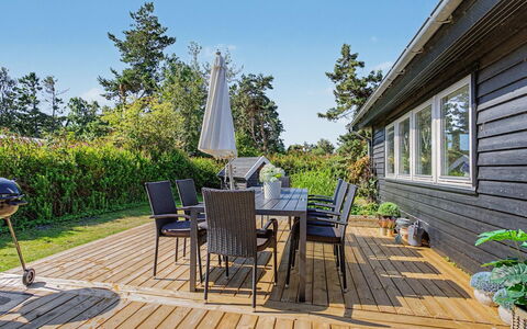Leve - 300M from the Sea: Trægulve, Træ, Veranda, Hårdttræ, Hjem, Dæk, Gulvbelægning, Planke, Møbel