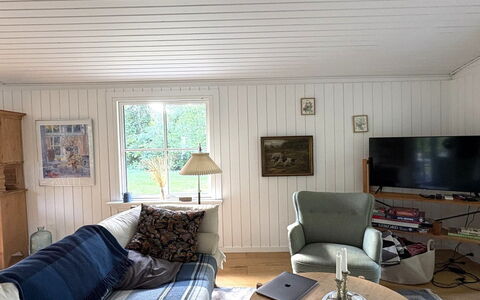 Brynja - 2.5Km from the Sea: Bygning, Hus, Vindue, Hjem, Tag, Boligområde, Busk, Sommerhus, Land Lot