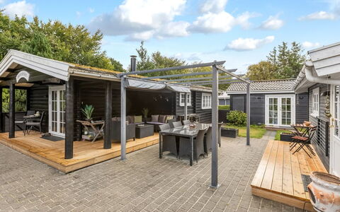 Marjanna - 500M to the Fjord: Tag, Hjem, Dør, Sommerhus, Dæk, Skygge, Udendørs Struktur, Gård, Veranda, Pergola