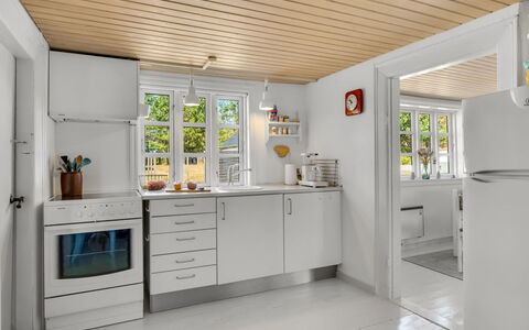 Safir - 1.7Km from the Sea: Køkken, Gulvbelægning, Køkken Apparat, Større Bandage, Countertop, Indretning, Træ, Etage, Husholdningsapparat, Loft